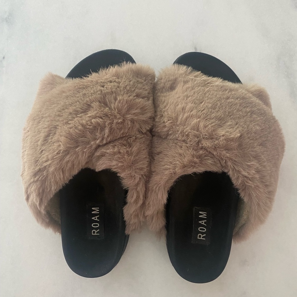ROAM Women's Plush Slide Sandals in Nude